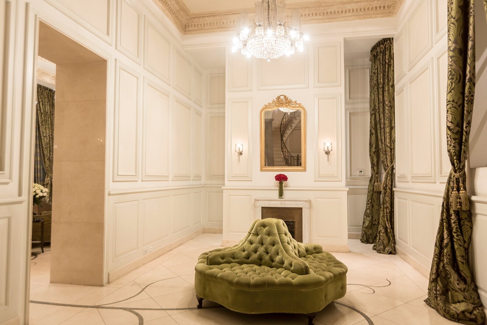 Elegante espacio para eventos privados con arquitectura clásica en Quito