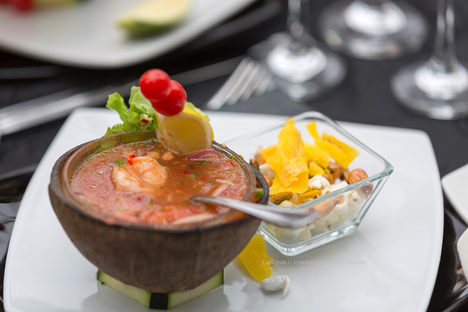Ecuadorian ceviche served with traditional accompaniments during a Quito gastronomy experience